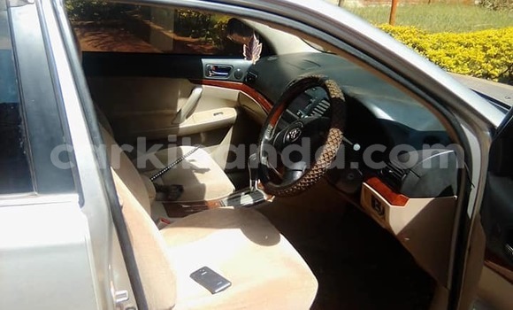 Acheter Occasion Voiture Toyota Premio Gris à Kampala, Ouganda Acheter Occasion Voiture Toyota Premio Gris à Kampala, Ouganda