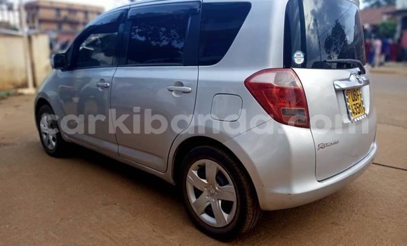 Nunua Ilio tumika Toyota Ractis Fedha Gari ndani ya Kampala nchini Uganda