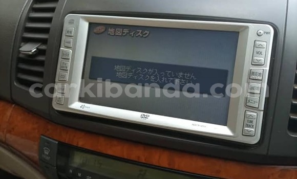 Gura Yakoze Toyota Premio Silver Imodoka i Kampala mu Uganda Gura Yakoze Toyota Premio Silver Imodoka i Kampala mu Uganda