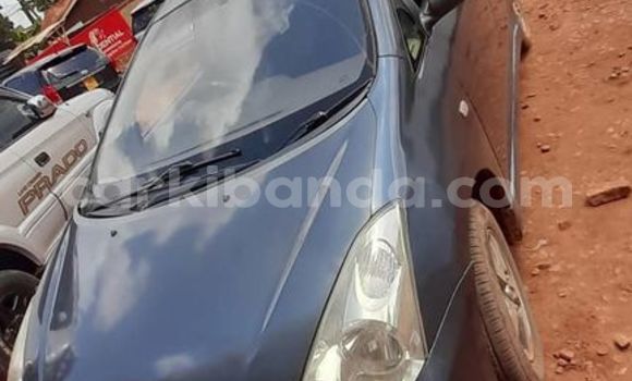 Nunua Ilio tumika Toyota Wish Bluu Gari ndani ya Kampala nchini Uganda