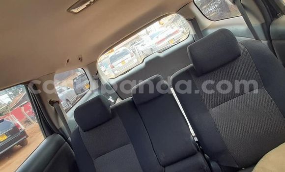 Gura Yakoze Toyota Wish Blue Imodoka i Kampala mu Uganda Gura Yakoze Toyota Wish Blue Imodoka i Kampala mu Uganda