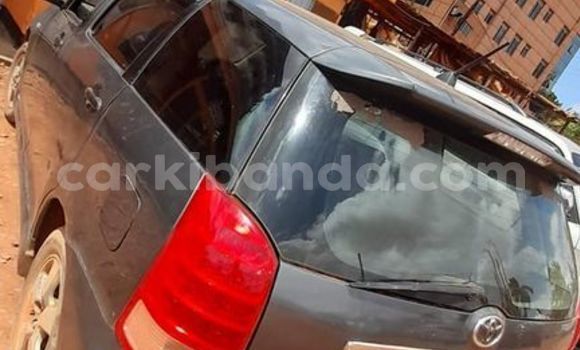 Gura Yakoze Toyota Wish Blue Imodoka i Kampala mu Uganda Gura Yakoze Toyota Wish Blue Imodoka i Kampala mu Uganda