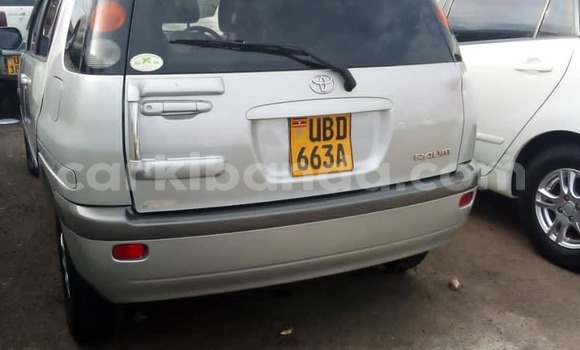 Gura Yakoze Toyota Raum Silver Imodoka i Kampala mu Uganda Gura Yakoze Toyota Raum Silver Imodoka i Kampala mu Uganda