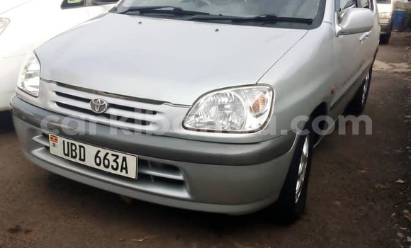 Gura Yakoze Toyota Raum Silver Imodoka i Kampala mu Uganda Gura Yakoze Toyota Raum Silver Imodoka i Kampala mu Uganda
