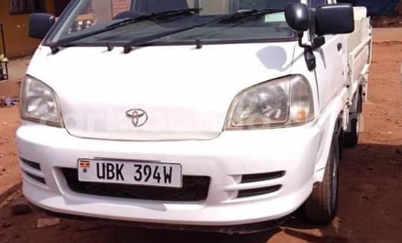 Gura Yakoze Toyota Town Ace White Imodoka i Kampala mu Uganda