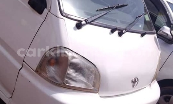 Gura Yakoze Toyota Town Ace White Imodoka i Kampala mu Uganda Gura Yakoze Toyota Town Ace White Imodoka i Kampala mu Uganda
