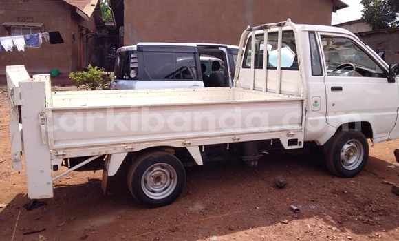 Gura Yakoze Toyota Town Ace White Imodoka i Kampala mu Uganda Gura Yakoze Toyota Town Ace White Imodoka i Kampala mu Uganda