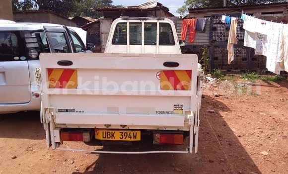 Gura Yakoze Toyota Town Ace White Imodoka i Kampala mu Uganda Gura Yakoze Toyota Town Ace White Imodoka i Kampala mu Uganda