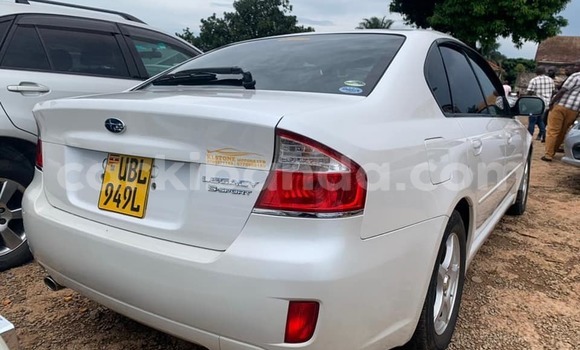 Gura Yakoze Subaru Legacy White Imodoka i Kampala mu Uganda Gura Yakoze Subaru Legacy White Imodoka i Kampala mu Uganda
