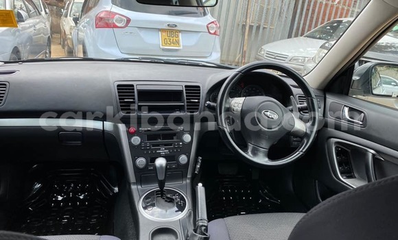 Gura Yakoze Subaru Legacy White Imodoka i Kampala mu Uganda Gura Yakoze Subaru Legacy White Imodoka i Kampala mu Uganda