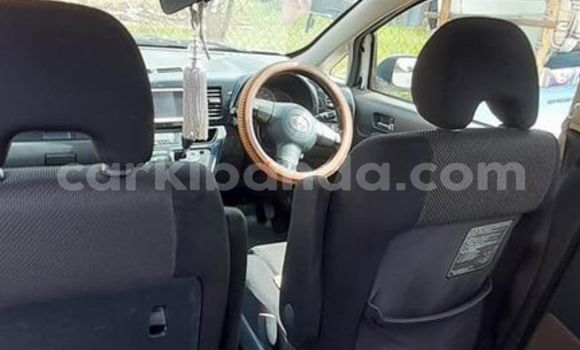 Gura Yakoze Toyota Wish White Imodoka i Kampala mu Uganda Gura Yakoze Toyota Wish White Imodoka i Kampala mu Uganda