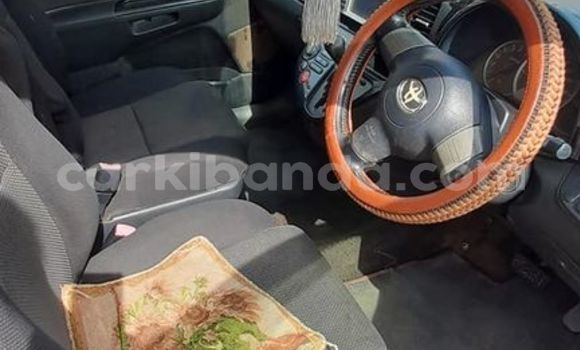 Gura Yakoze Toyota Wish White Imodoka i Kampala mu Uganda Gura Yakoze Toyota Wish White Imodoka i Kampala mu Uganda