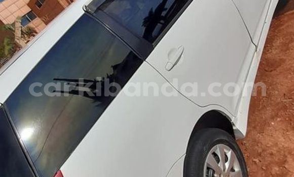 Gura Yakoze Toyota Wish White Imodoka i Kampala mu Uganda Gura Yakoze Toyota Wish White Imodoka i Kampala mu Uganda