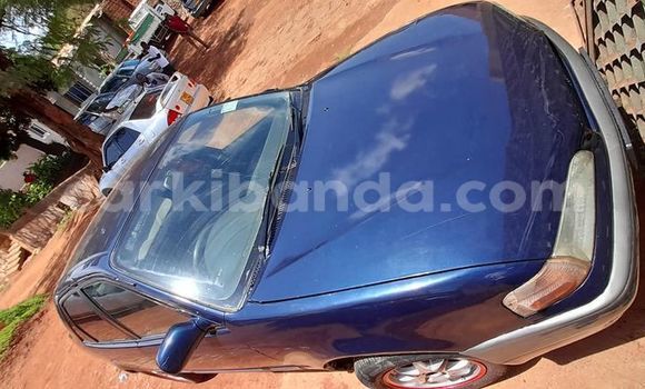 Acheter Occasion Voiture Toyota Corolla Bleu à Kampala, Ouganda Acheter Occasion Voiture Toyota Corolla Bleu à Kampala, Ouganda