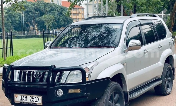 Acheter Occasion Voiture Toyota Land Cruiser Prado Gris à Kampala, Ouganda Acheter Occasion Voiture Toyota Land Cruiser Prado Gris à Kampala, Ouganda