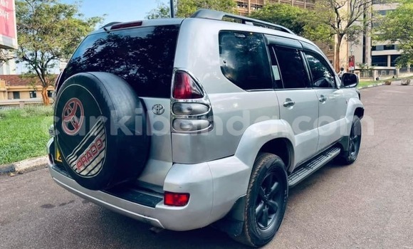 Acheter Occasion Voiture Toyota Land Cruiser Prado Gris à Kampala, Ouganda Acheter Occasion Voiture Toyota Land Cruiser Prado Gris à Kampala, Ouganda
