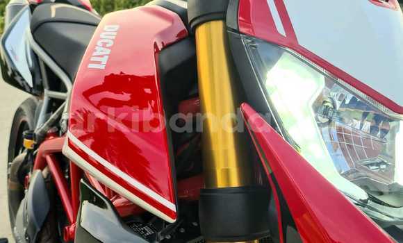 Acheter Occasion Moto Ducati Hypermotard Rouge à Kampala, Ouganda