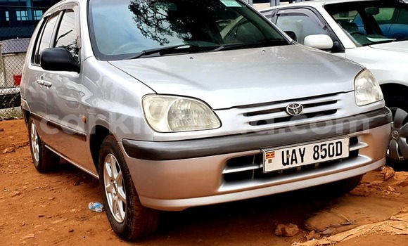 Gura Yakoze Toyota Raum Silver Imodoka i Kampala mu Uganda Gura Yakoze Toyota Raum Silver Imodoka i Kampala mu Uganda