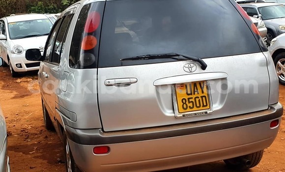 Gura Yakoze Toyota Raum Silver Imodoka i Kampala mu Uganda Gura Yakoze Toyota Raum Silver Imodoka i Kampala mu Uganda