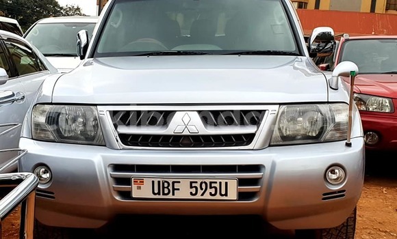 Acheter Occasion Voiture Mitsubishi Pajero Gris à Kampala, Ouganda