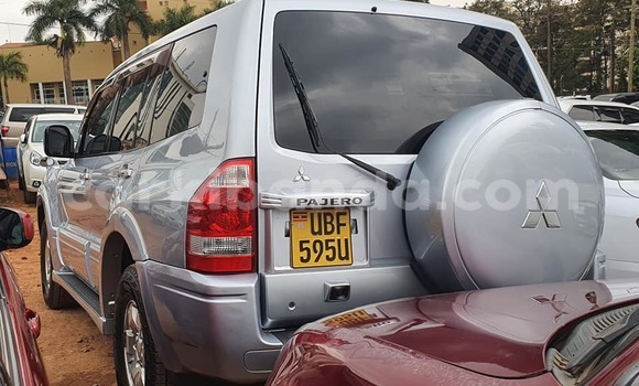 Gura Yakoze Mitsubishi Pajero Silver Imodoka i Kampala mu Uganda Gura Yakoze Mitsubishi Pajero Silver Imodoka i Kampala mu Uganda