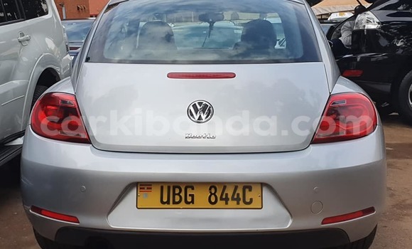 Acheter Occasion Voiture Volkswagen Beetle Gris à Kampala, Ouganda Acheter Occasion Voiture Volkswagen Beetle Gris à Kampala, Ouganda