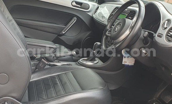 Acheter Occasion Voiture Volkswagen Beetle Gris à Kampala, Ouganda Acheter Occasion Voiture Volkswagen Beetle Gris à Kampala, Ouganda