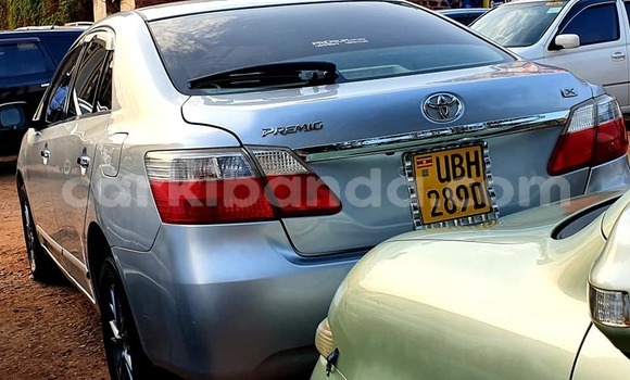Gura Yakoze Toyota Premio Silver Imodoka i Kampala mu Uganda Gura Yakoze Toyota Premio Silver Imodoka i Kampala mu Uganda