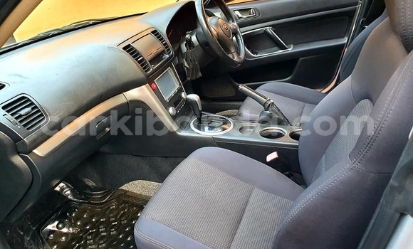 Acheter Occasion Voiture Subaru Legacy Gris à Kampala, Ouganda Acheter Occasion Voiture Subaru Legacy Gris à Kampala, Ouganda