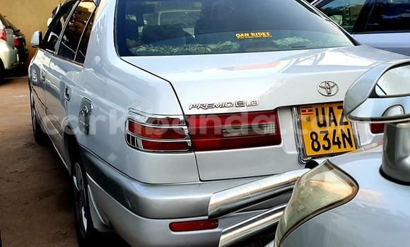 Gura Yakoze Toyota Premio Silver Imodoka i Kampala mu Uganda Gura Yakoze Toyota Premio Silver Imodoka i Kampala mu Uganda