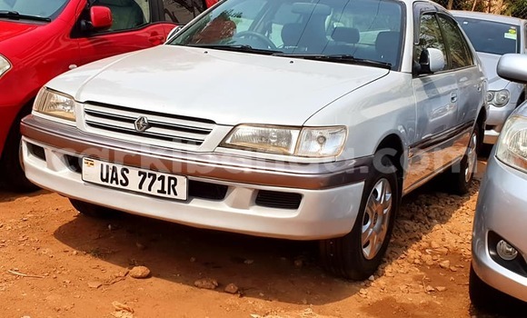 Nunua Ilio tumika Toyota Premio Nyeupe Gari ndani ya Kampala nchini Uganda