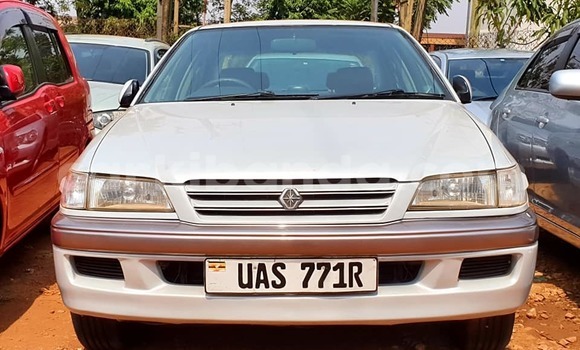 Gura Yakoze Toyota Premio White Imodoka i Kampala mu Uganda Gura Yakoze Toyota Premio White Imodoka i Kampala mu Uganda