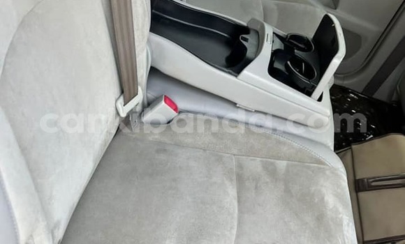 Gura Yakoze Toyota Harrier Silver Imodoka i Kampala mu Uganda Gura Yakoze Toyota Harrier Silver Imodoka i Kampala mu Uganda