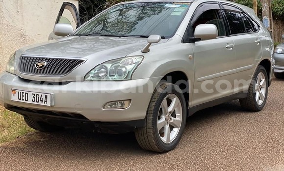 Gura Yakoze Toyota Harrier Silver Imodoka i Kampala mu Uganda Gura Yakoze Toyota Harrier Silver Imodoka i Kampala mu Uganda
