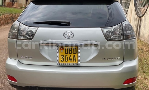 Gura Yakoze Toyota Harrier Silver Imodoka i Kampala mu Uganda Gura Yakoze Toyota Harrier Silver Imodoka i Kampala mu Uganda