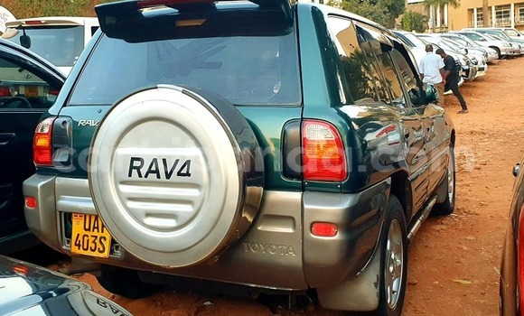 Gura Yakoze Toyota RAV4 Green Imodoka i Kampala mu Uganda Gura Yakoze Toyota RAV4 Green Imodoka i Kampala mu Uganda