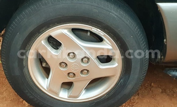 Gura Yakoze Toyota RAV4 Green Imodoka i Kampala mu Uganda Gura Yakoze Toyota RAV4 Green Imodoka i Kampala mu Uganda