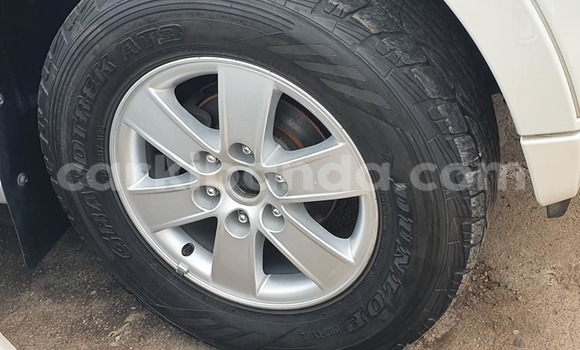 Gura Yakoze Mitsubishi Pajero White Imodoka i Kampala mu Uganda Gura Yakoze Mitsubishi Pajero White Imodoka i Kampala mu Uganda