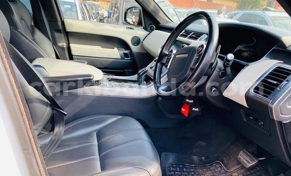 Gura Yakoze Land Rover Range Rover White Imodoka i Kampala mu Uganda Gura Yakoze Land Rover Range Rover White Imodoka i Kampala mu Uganda