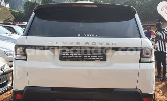 Gura Yakoze Land Rover Range Rover White Imodoka i Kampala mu Uganda Gura Yakoze Land Rover Range Rover White Imodoka i Kampala mu Uganda