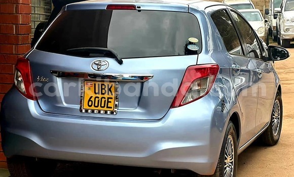 Gura Yakoze Toyota Vitz Blue Imodoka i Kampala mu Uganda Gura Yakoze Toyota Vitz Blue Imodoka i Kampala mu Uganda