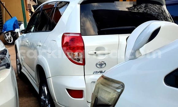 Acheter Occasion Voiture Toyota Rush Blanc à Kampala, Ouganda Acheter Occasion Voiture Toyota Rush Blanc à Kampala, Ouganda