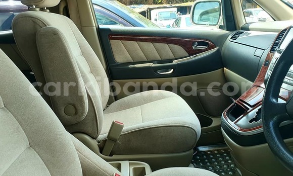 Gura Yakoze Toyota Alphard White Imodoka i Kampala mu Uganda Gura Yakoze Toyota Alphard White Imodoka i Kampala mu Uganda