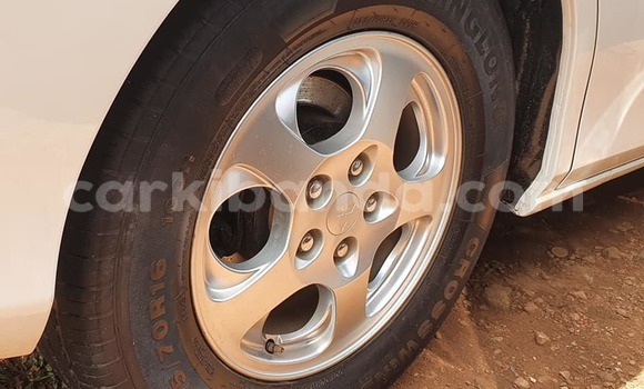 Gura Yakoze Toyota Alphard White Imodoka i Kampala mu Uganda Gura Yakoze Toyota Alphard White Imodoka i Kampala mu Uganda