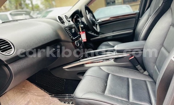 Gura Yakoze Mercedes‒Benz ML–Class Black Imodoka i Kampala mu Uganda Gura Yakoze Mercedes‒Benz ML–Class Black Imodoka i Kampala mu Uganda