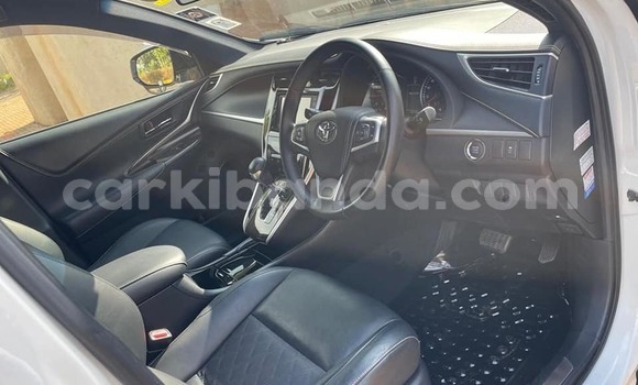 Acheter Occasion Voiture Toyota Harrier Blanc à Kampala, Ouganda Acheter Occasion Voiture Toyota Harrier Blanc à Kampala, Ouganda