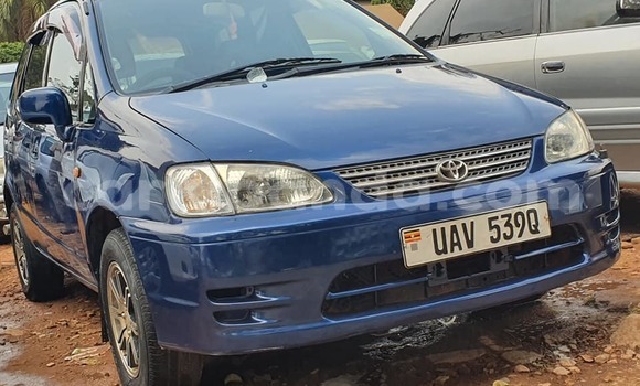 Nunua Ilio tumika Toyota Spacio Bluu Gari ndani ya Kampala nchini Uganda