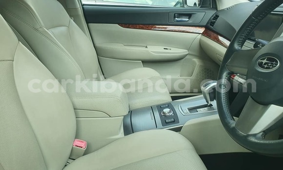 Acheter Occasion Voiture Subaru Outback Rouge à Kampala, Ouganda Acheter Occasion Voiture Subaru Outback Rouge à Kampala, Ouganda