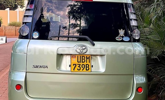 Gura Yakoze Toyota Sienta Green Imodoka i Kampala mu Uganda Gura Yakoze Toyota Sienta Green Imodoka i Kampala mu Uganda