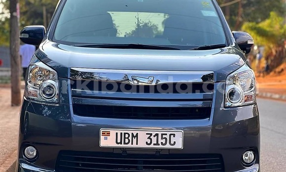 Nunua Ilio tumika Toyota Noah Nyingine Gari ndani ya Kampala nchini Uganda